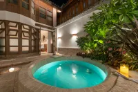 Baiyue Xiang: Private Onsen & Vintage Villa (South Gate, Lijiang) Hotels in 