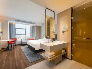 Holiday Inn Express (Heze Railway Station Jiahe City Branch)