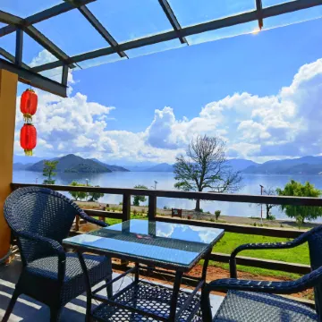 Yunlv Guanhu Inn