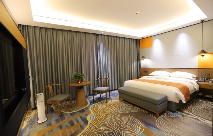 Tianzhuyuan Intelligent Hotel (Baiyin Jingtai People's Cultural Square Railway Station)