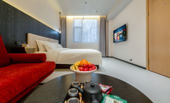 Stay at the hotel (Yuncheng Salt Lake Nanfeng Plaza Branch)