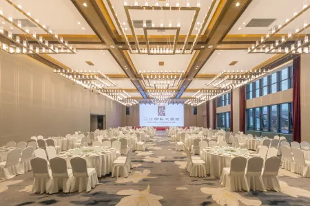 Sanjiang International Hotel Отели рядом с достопримечательностью «Mingcheng Center»