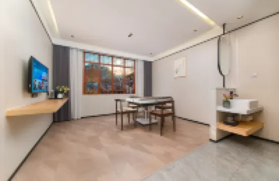 文裏苑酒店（鳳凰古城景區虹橋店）