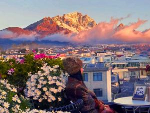 Date jade dragon snow mountain view guest house