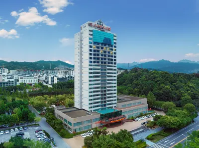 쓰리 고르지 프로젝트 호텔(이창 싼샤다바) 삼협 댐 지구 수영장 주변 호텔