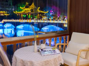 Yueying Tuojiang Riverview Homestay(Phoenix Ancient City)