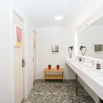 360 Hostel Borne