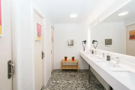 360 Hostel Borne Отели рядом с достопримечательностью «Порт- Олимпик»