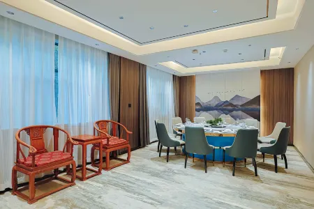 TOWO Zhongxin International Hotel (Red Moore, Lanzhou University) Отели рядом с достопримечательностью «Lanzhou University of Arts and Science»