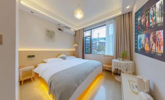 Youshui Riverside Homestay (Phoenix Ancient City Ximen City Building)