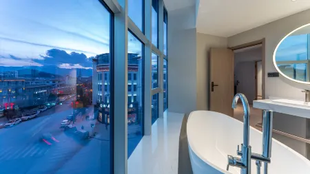 Holiday Inn Express Shangri-la（Dukezong Ancient  Town）