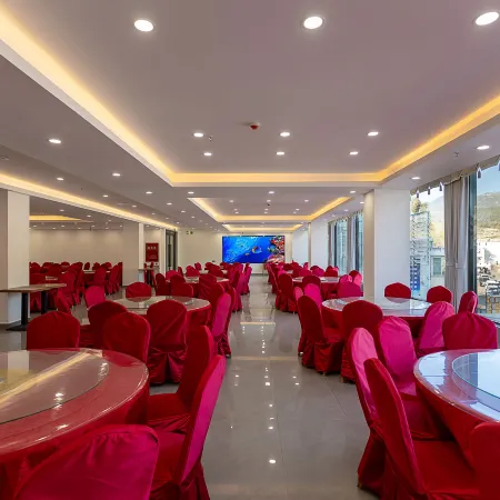 Yijia Hotel (Puge Luoji Mountain Scenic Area Branch)