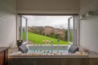 Woodhouse Mountain Lodge Hotels in Warkworth