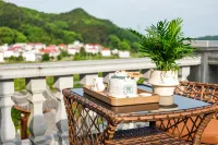 Floral Hotel · Lushan Yunwu Four Seasons Hotel (Lushan Scenic Area) - 2성급