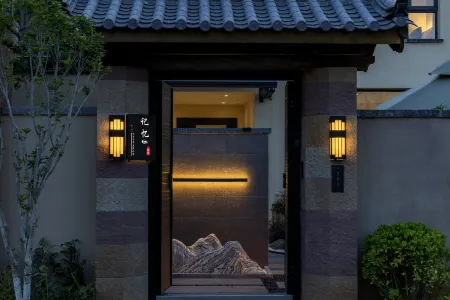 Lijiang Memory Private Hot Spring Holiday Villa Отели рядом с достопримечательностью «Wenfeng Temple»