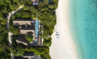 Four Seasons Resort Maldives at Landaa Giraavaru