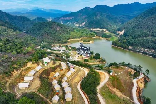 CRESCENT CREEK Hôtels à : Zhaoqing