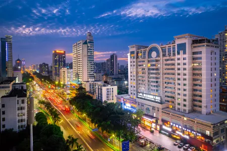 Nanning Jinshuiwan International Hotel ( Nanhu Park Macun Subway Station) Отели рядом с достопримечательностью «Yongjiang Inlet Art Museum»