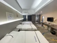 Guangzhou Fenglin Express Hotel (Pazhou Exhibition Center Lujiang Subway Station Branch) Hotels near Guangdong Women＇s Polytechnic College (Dajiang Straight Street)