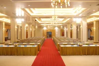 Phu Long Tam Ky Hotel & Restaurant Hotels in Núi Thành