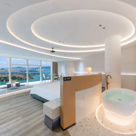 Xiamen IMAY Designer Seaview Apartment (Shimao Twin Towers Branch)