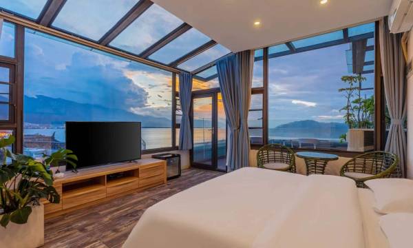 Jiatu Scenic Hotel (Dali Erhai Park Railway Station)