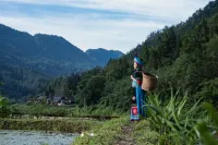 Tujia Diaojiaolou Ancient Village Homestay (Lichuan) - Mountain view