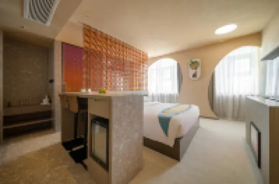 藝龍萬國酒店（湖州東吳銀泰城店）