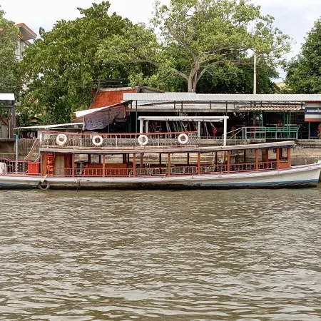 Sabai Sabai Liveaboard Bangkok Отели рядом с достопримечательностью «Торговый центр Tha Maharaj»