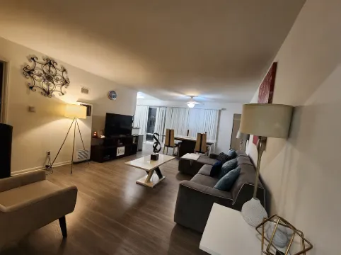 ซานตา โมนิกา เอ็กเซ็กคิวทีฟ สวีทส์