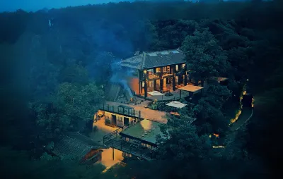 Qingqiu Tree House Forest Oxygen Bar Holiday Homestay Hotel in zona Jiuding Long Pond