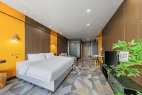 Dangtu HOMEFUNPARK • SOULMATE Lakeside Balcony Media Hotel (High-speed Rail East Station Branch）