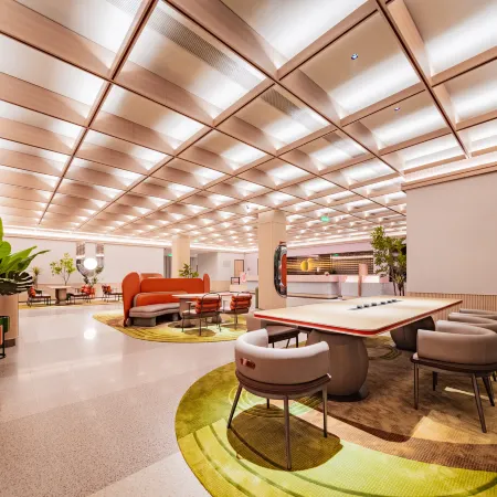 Orange Hotel (Jiaxing Road Food Street Branch, Shihao Plaza, Central District, Leshan City)