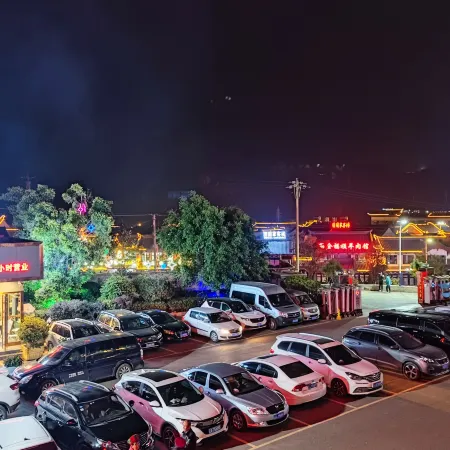 Blue Bay Hot Spring Hotel (Luquan Fengjia Ancient Town Branch)