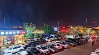 Blue Bay Hot Spring Hotel (Luquan Fengjia Ancient Town Branch) - Bãi đậu xe