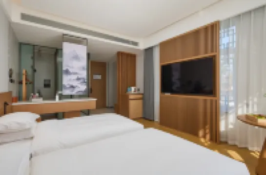 Floral Banlan Hotel (Yanji Korean Folk Village)