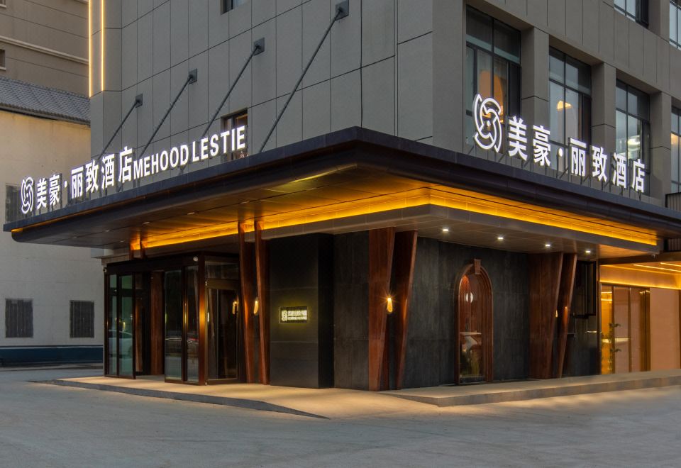 [랜디스 카슈가르 라쿠스 오리엔탈리스의 깔끔하고 모던한 객실 내부]