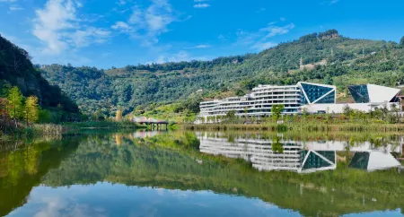 Qingyun Jinsha Lake Resort Hotel Отели рядом с достопримечательностью «Western Grand Gorge»