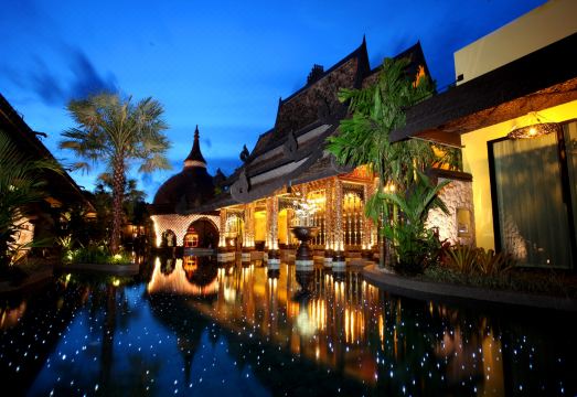 사와디 빌리지 밤 풍경