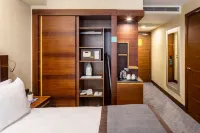 Holiday Inn Istanbul - Sisli Hotel in zona Abidin Gun Ilkogretim Okulu