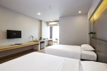 TK. Palace Hotel & Convention Bangkok Отели рядом с достопримечательностью «Phranakhon Rajabhat University»