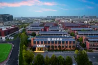 Starway Hotel (Kaifeng Lankao Station Sannong Vocational College) Отели рядом с достопримечательностью «Changhua Commercial and Trade Street»