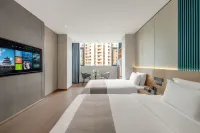 景洪昕雅·雲端觀瀾| Xishuangbannag假日飯店(告莊星光夜市店) 告莊西雙景-(大門)3號門附近的飯店