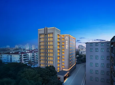 Atour Hotel Shanghai Xujiahui Stadium Отели рядом с достопримечательностью «Longhua Temple»