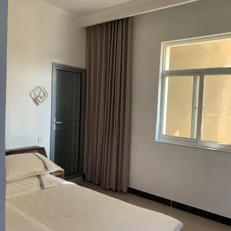 Maitreya Hongxiang Hotel (Honghe Water Town Giant Century Square Branch)
