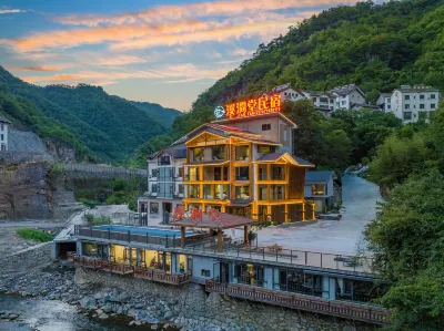 Shennongjia Xixuantang Homestay (Muyuzhen Shennongtan Scenic Area Branch) Hotels near Muyu Town