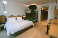 LONYATT HOTEL