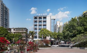 Country  In & Suites byRadisson Zhanjiang Chikan Old Street - World Trade Center