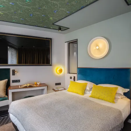 Hotel Louison Отели рядом с достопримечательностью «Матиньонский дворец»