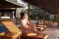 Tanghai Holiday Hotel Hotel di Yiliang